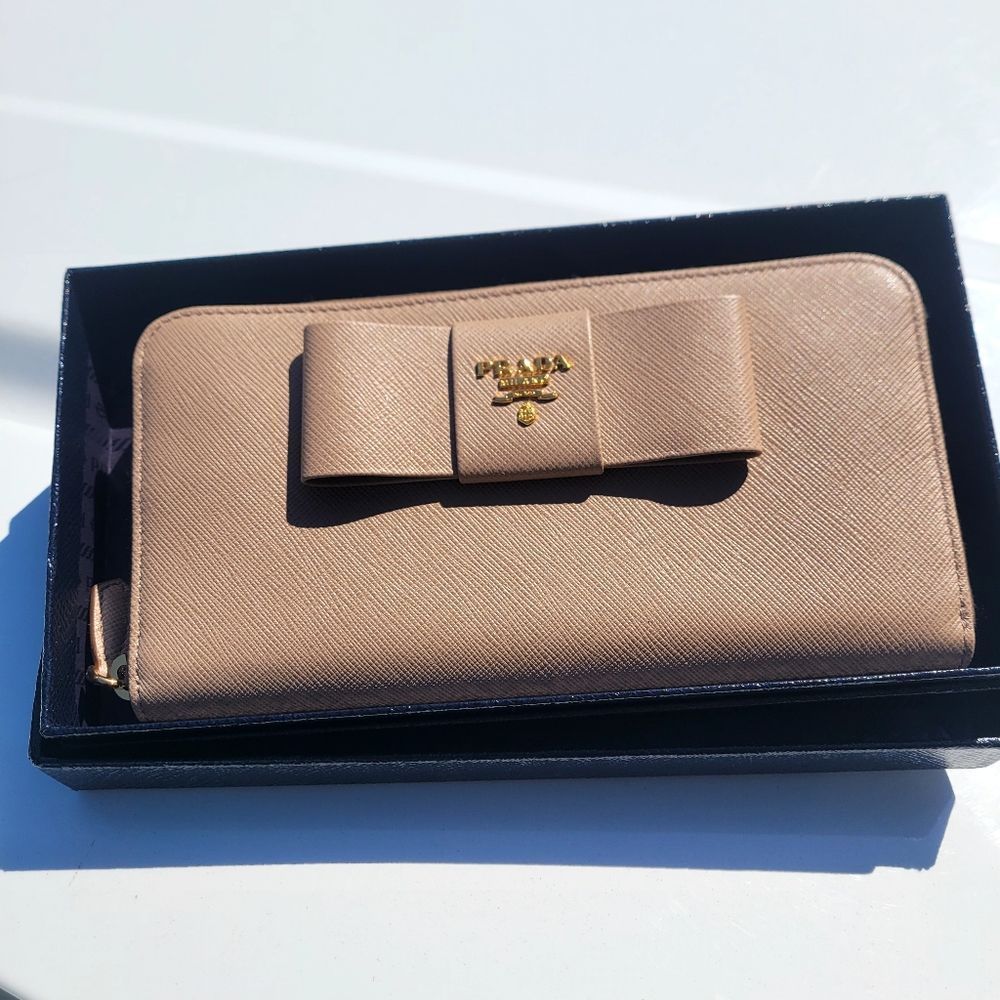 Authentic Prada Saffiano Wallet Nwt